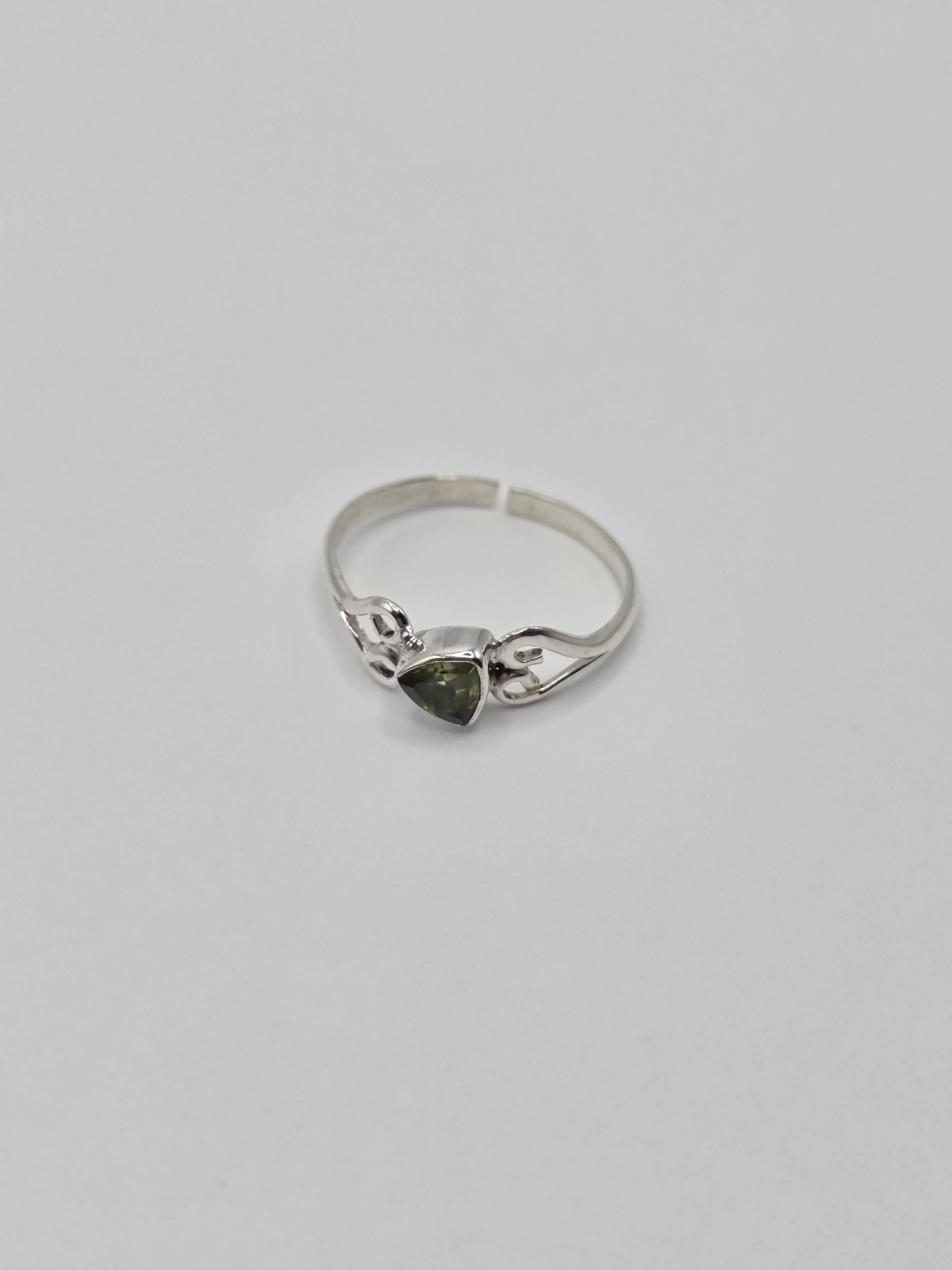 anillo gema de olivino ajustable plata de ley