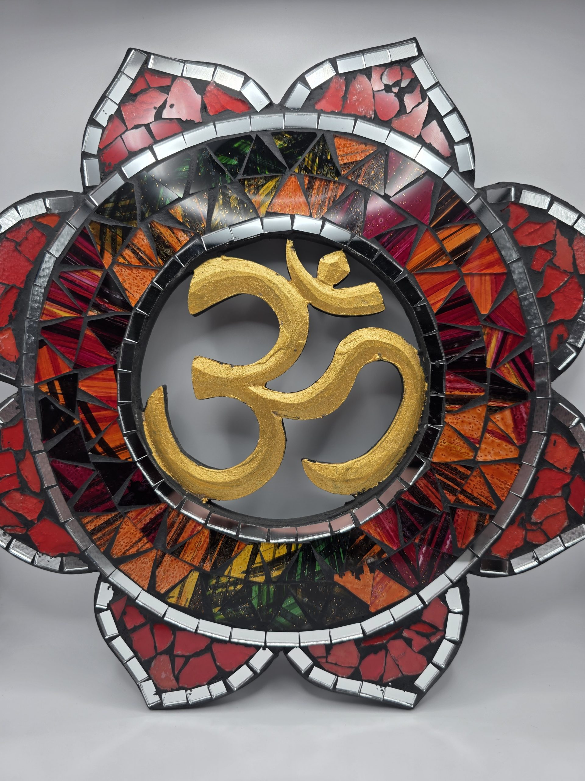 colgador de pared ohm y mandala de cristales 30cm