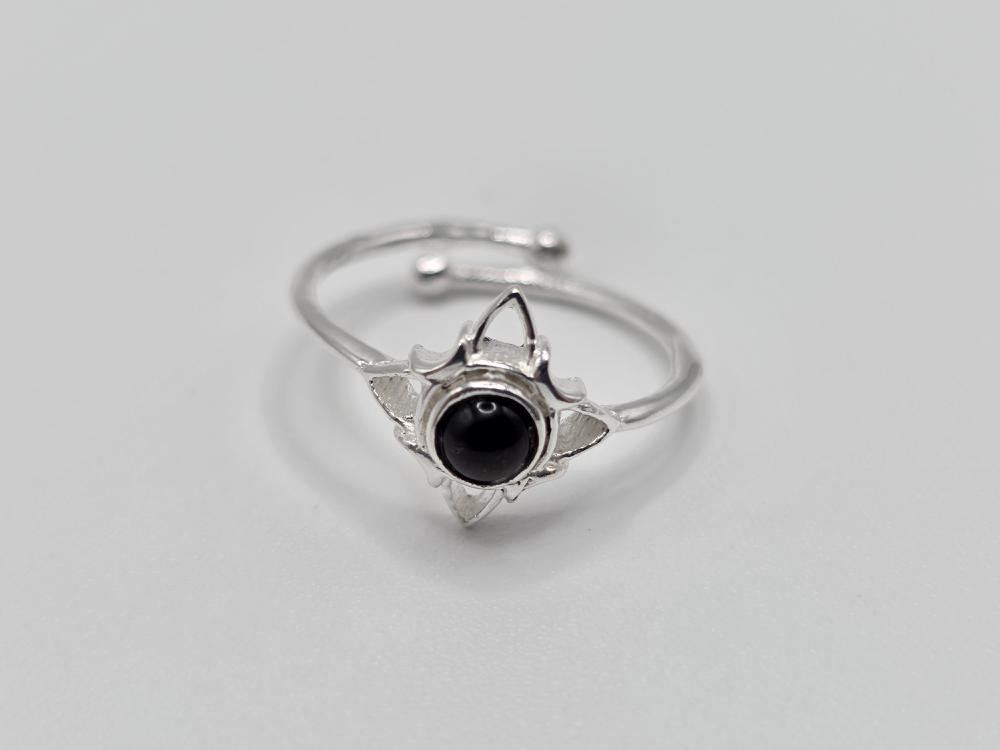 ANILLO PLATA AJUSTABLE ÓNICE NUDO DE BRUJA