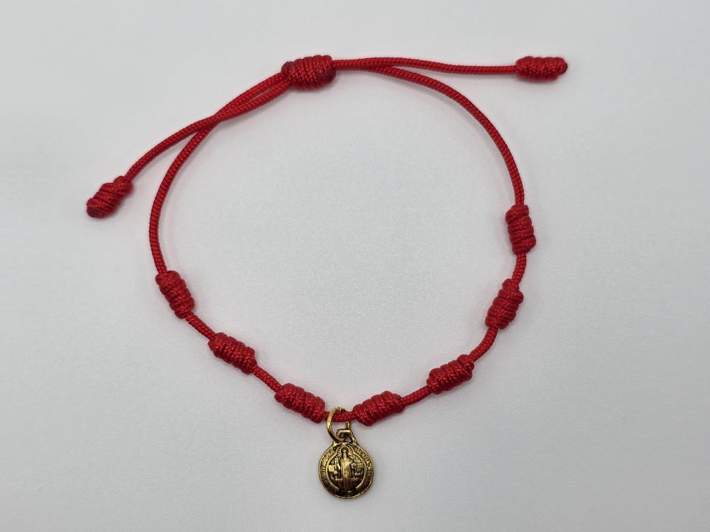 Pulsera 7 Nudos con Dije San Benito Dorado