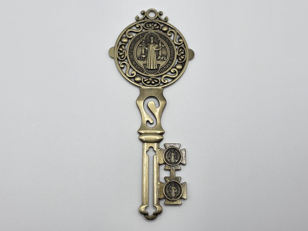 Llave San Benito Metal Color Bronce