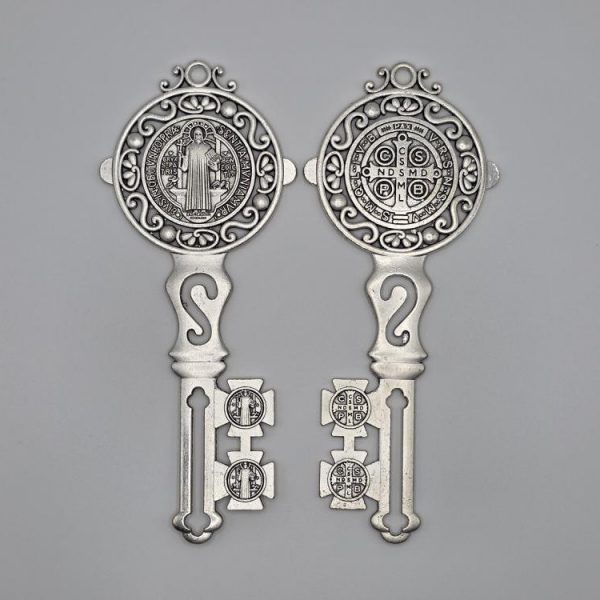 Llave San Benito Metal Plateado